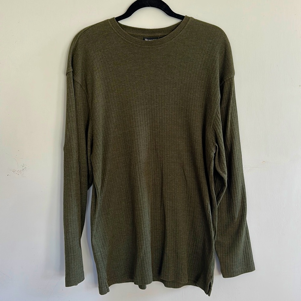 🔥 2/$8, 3/$10, 4/$12 🔥 Men's long sleeve ribbed olive green shirt.